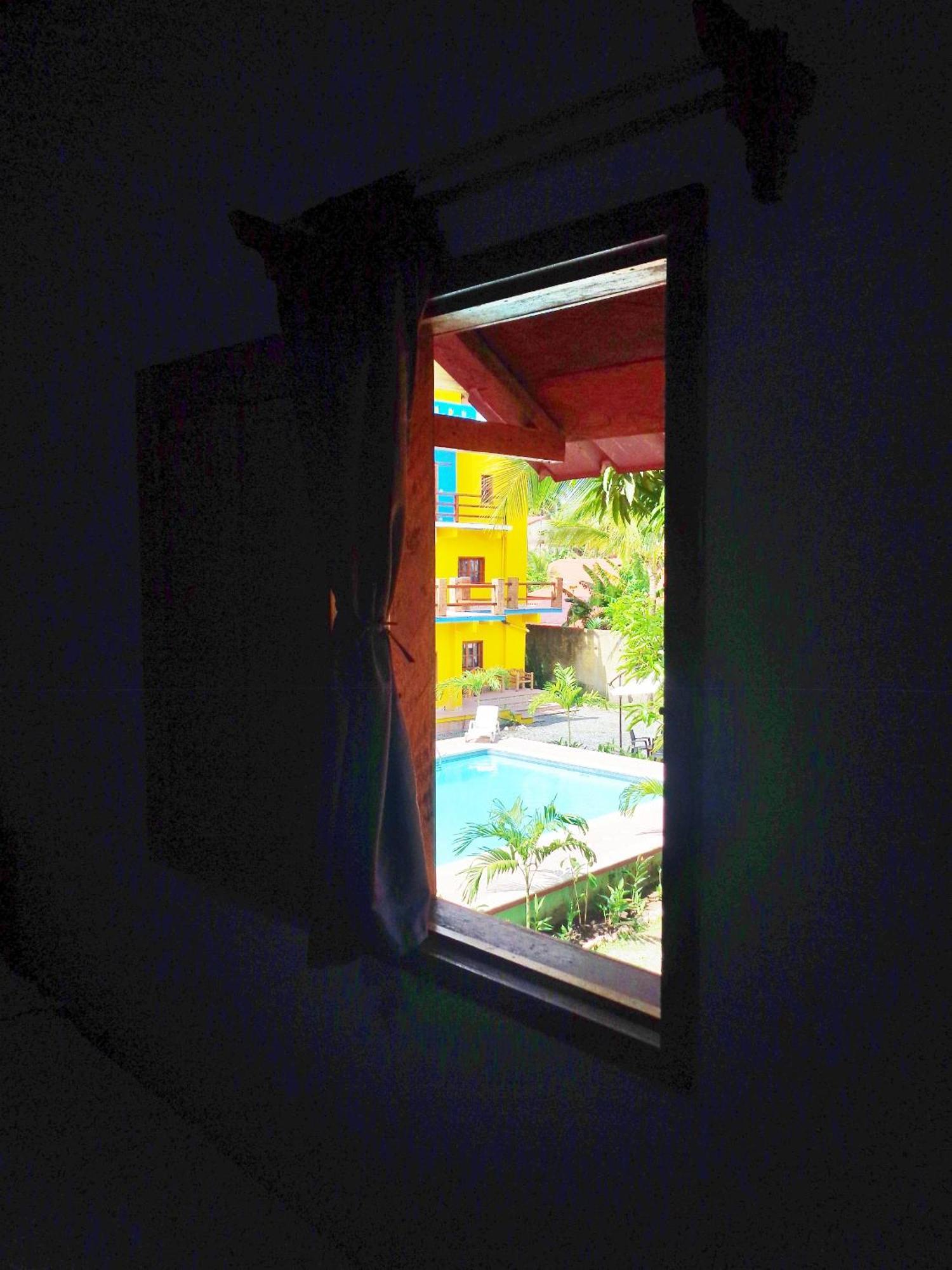 Livingston Resort Hotel Bilik gambar