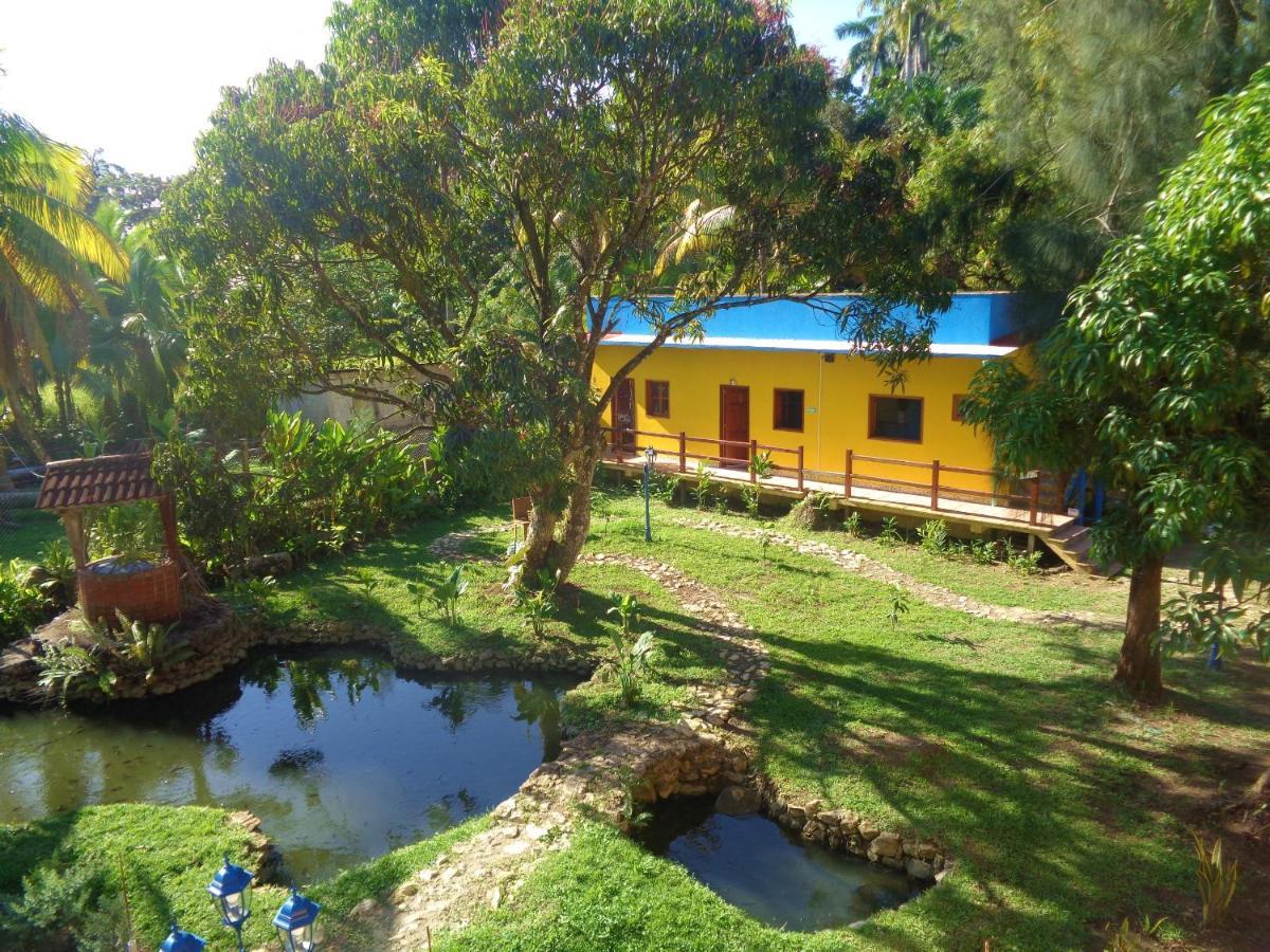 Livingston Resort Hotel Luaran gambar