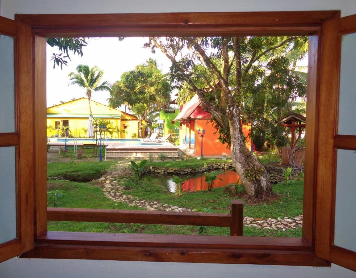 Livingston Resort Hotel Luaran gambar
