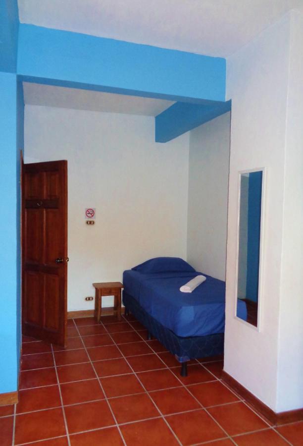 Livingston Resort Hotel Luaran gambar
