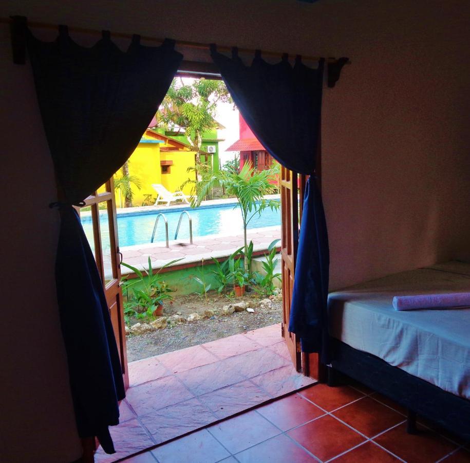 Livingston Resort Hotel Luaran gambar