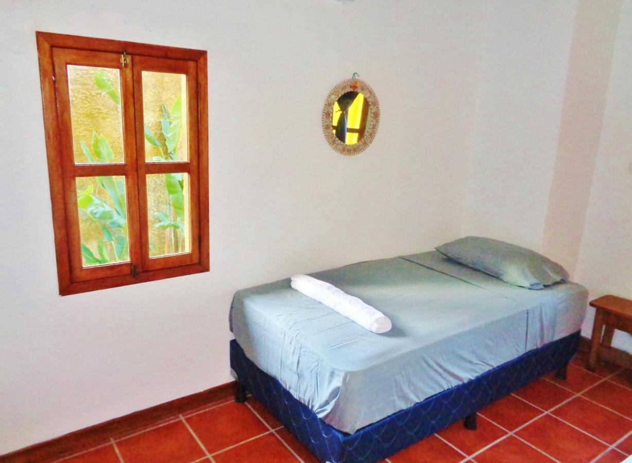 Livingston Resort Hotel Luaran gambar
