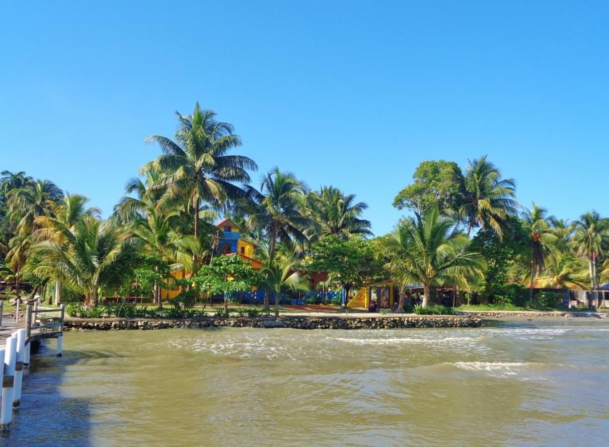 Livingston Resort Hotel Luaran gambar