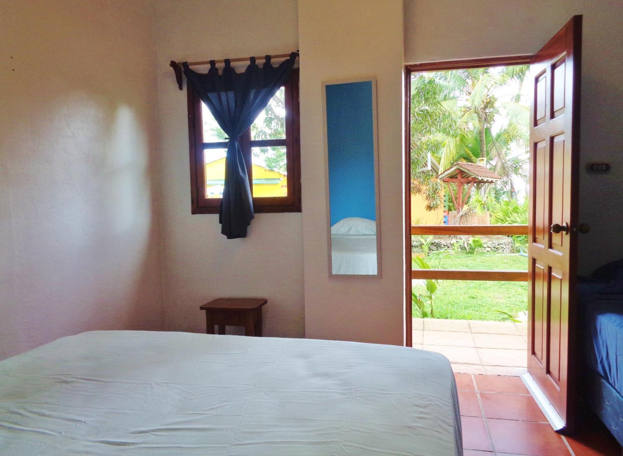 Livingston Resort Hotel Luaran gambar