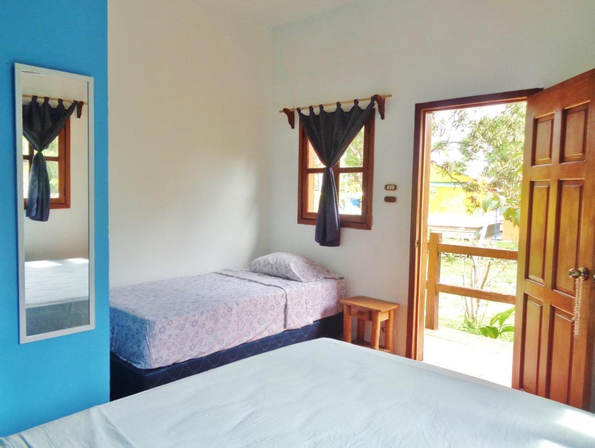 Livingston Resort Hotel Luaran gambar